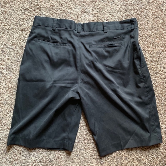 Nike Golf Shorts - Picture 2 of 3